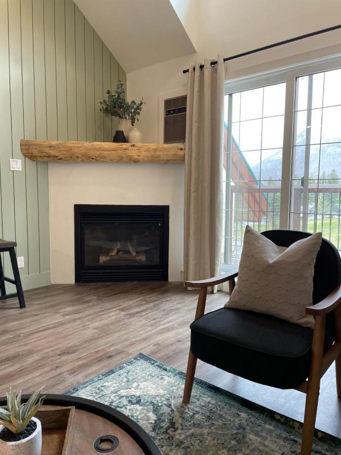 Waterton Glacier Suites Luaran gambar