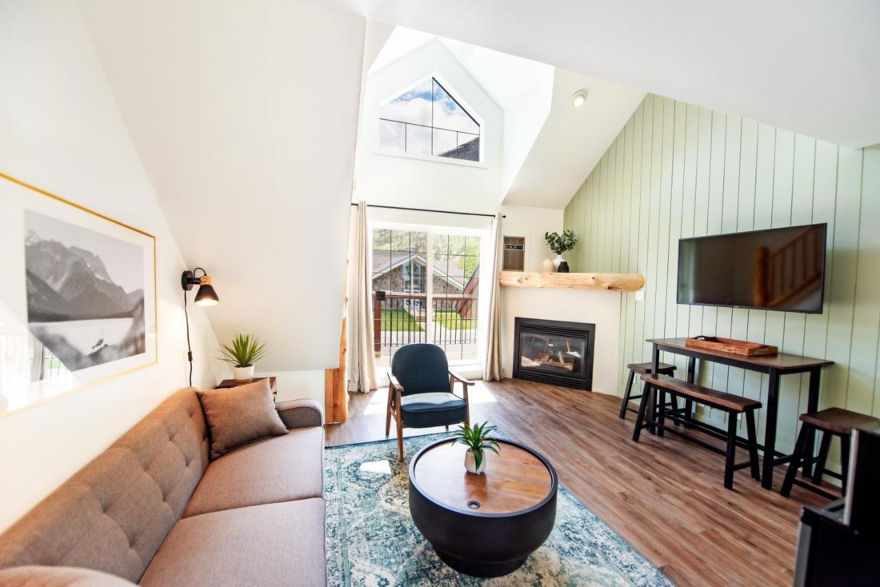 Waterton Glacier Suites Luaran gambar