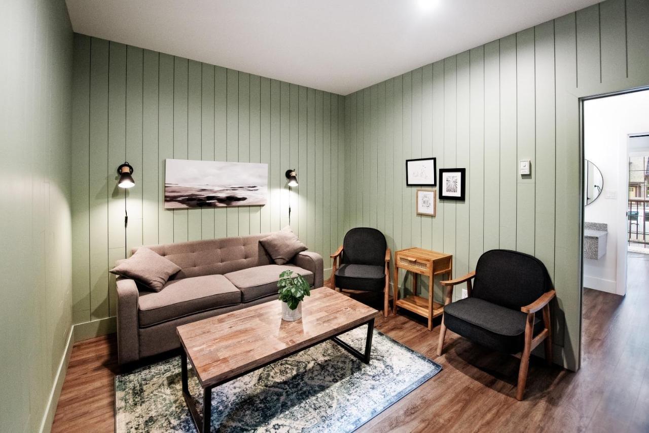 Waterton Glacier Suites Luaran gambar