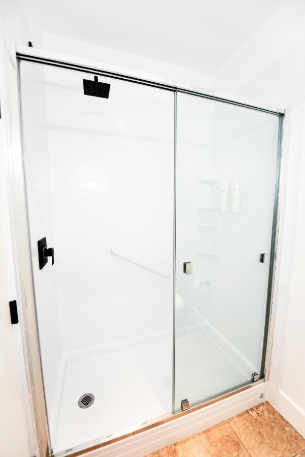 Waterton Glacier Suites Luaran gambar