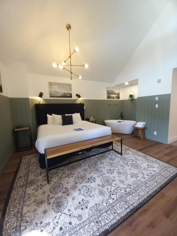Waterton Glacier Suites Luaran gambar