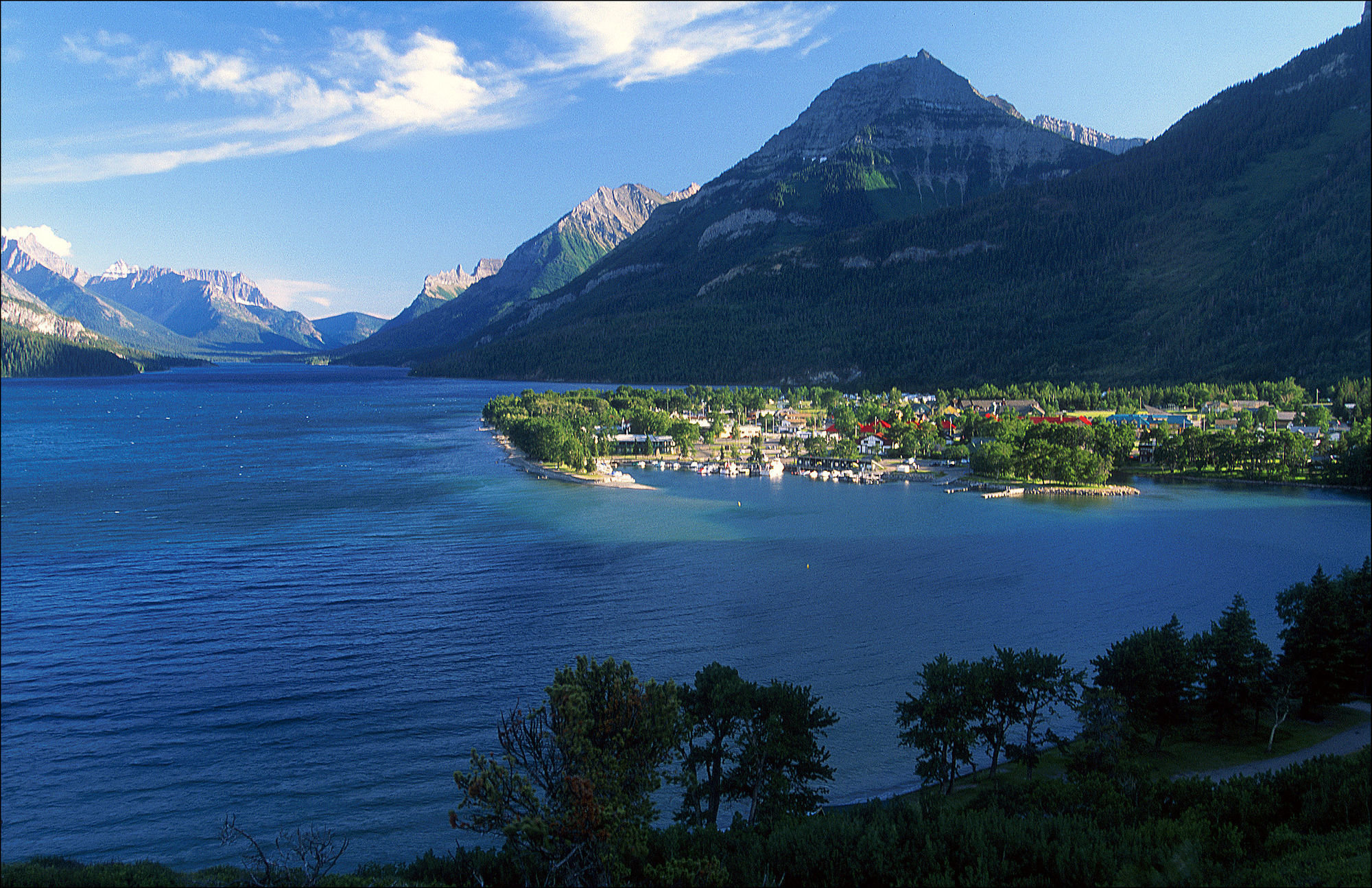 Waterton Glacier Suites Luaran gambar