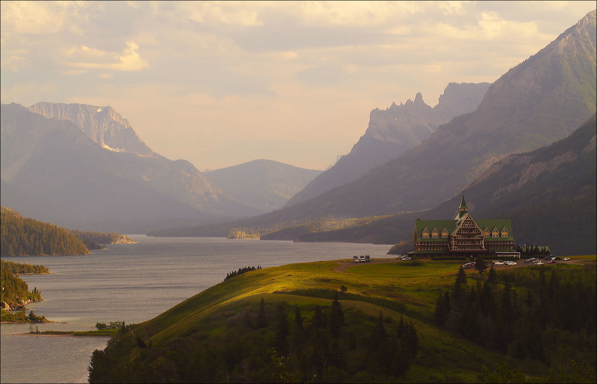 Waterton Glacier Suites Luaran gambar