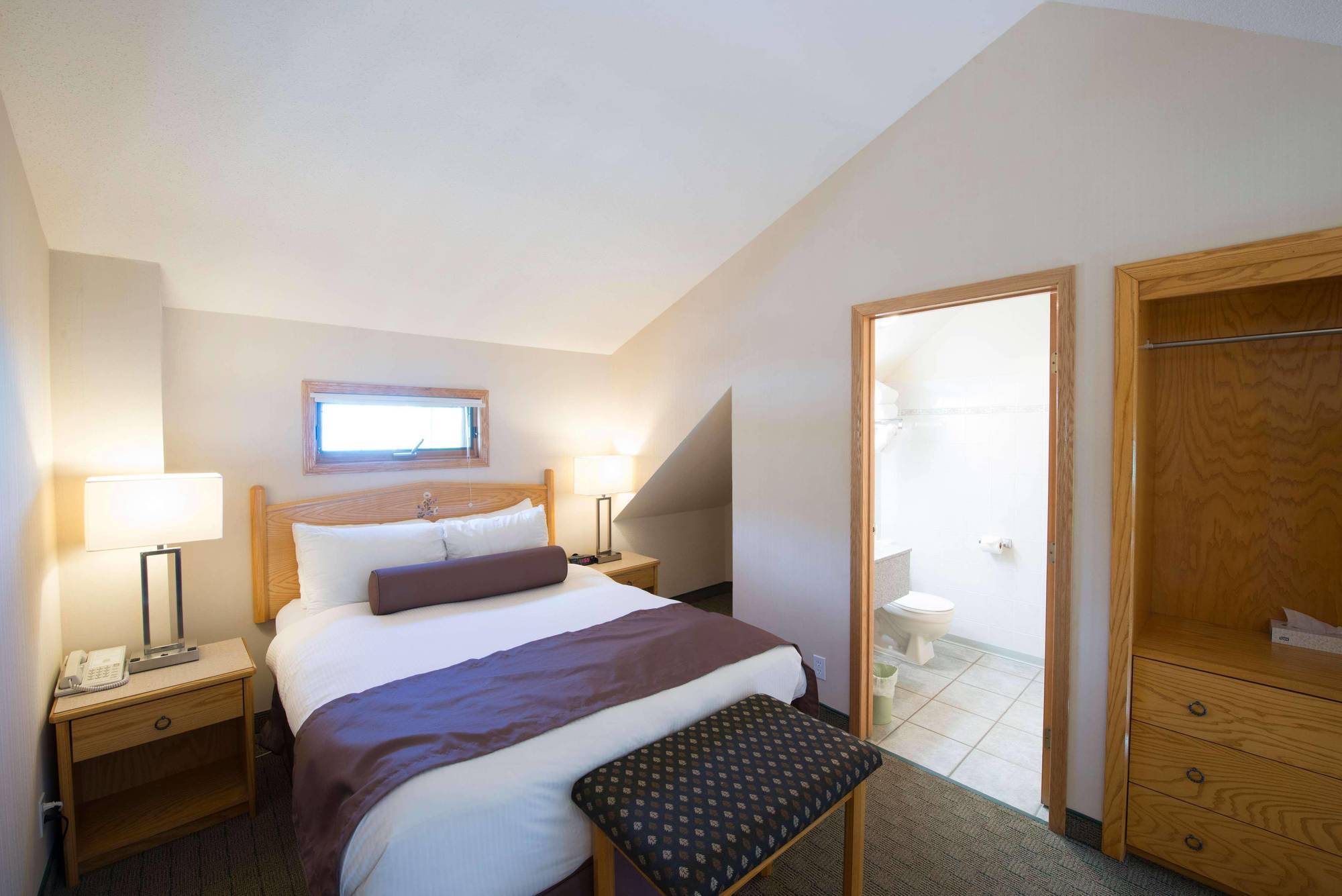 Waterton Glacier Suites Luaran gambar