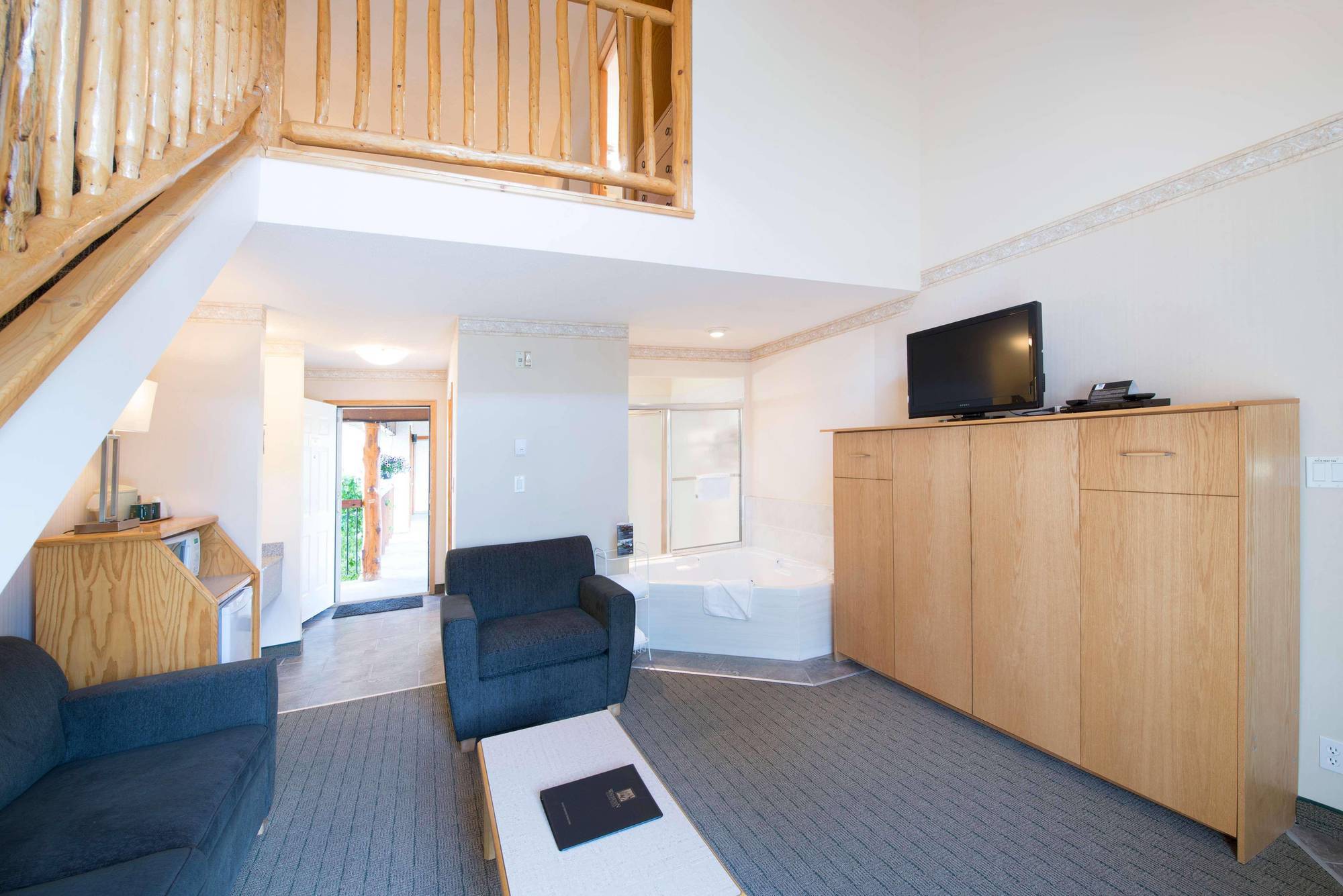 Waterton Glacier Suites Luaran gambar