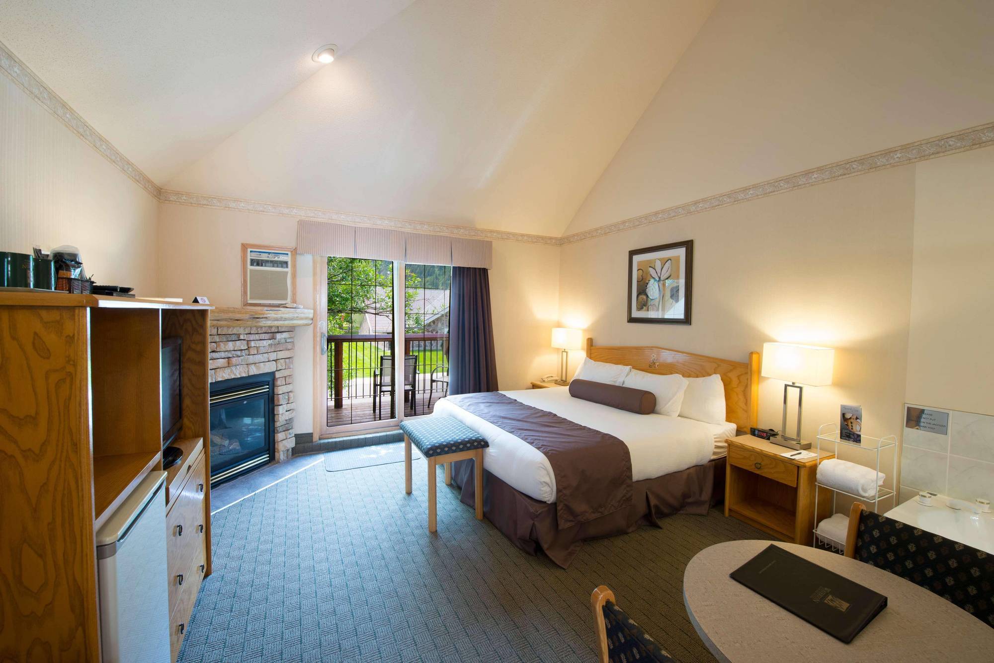 Waterton Glacier Suites Luaran gambar