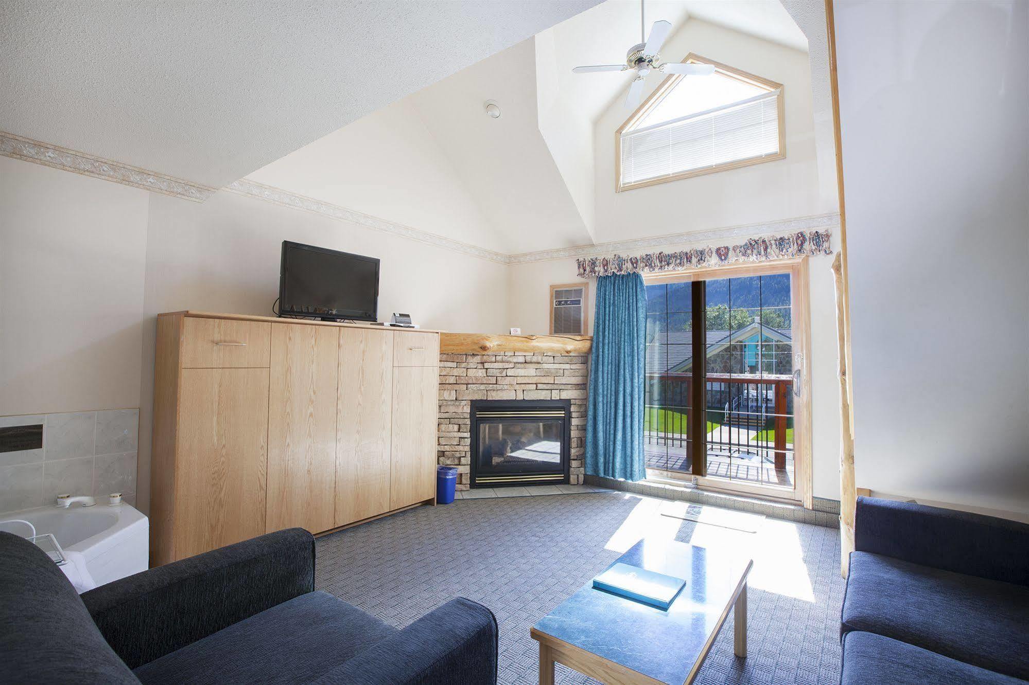 Waterton Glacier Suites Luaran gambar
