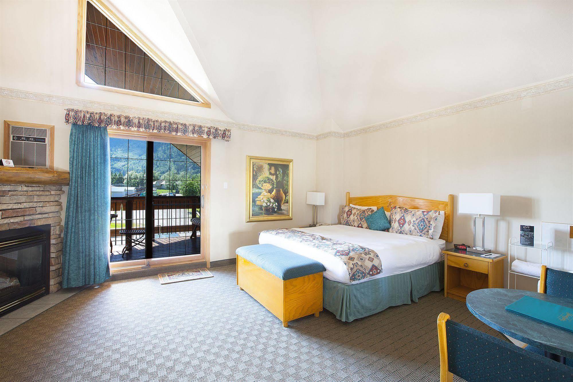 Waterton Glacier Suites Luaran gambar